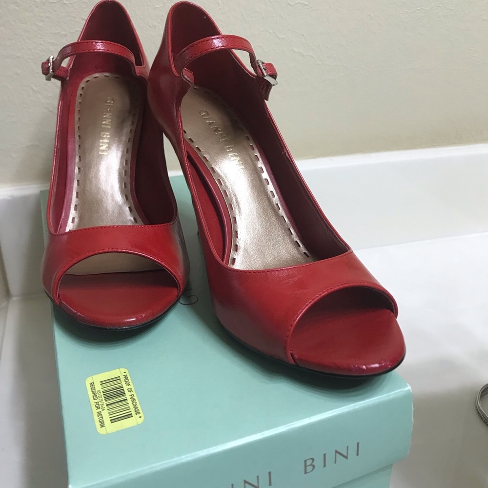 Gianni Bini Peep-toe stiletto heel - size 6 1/2